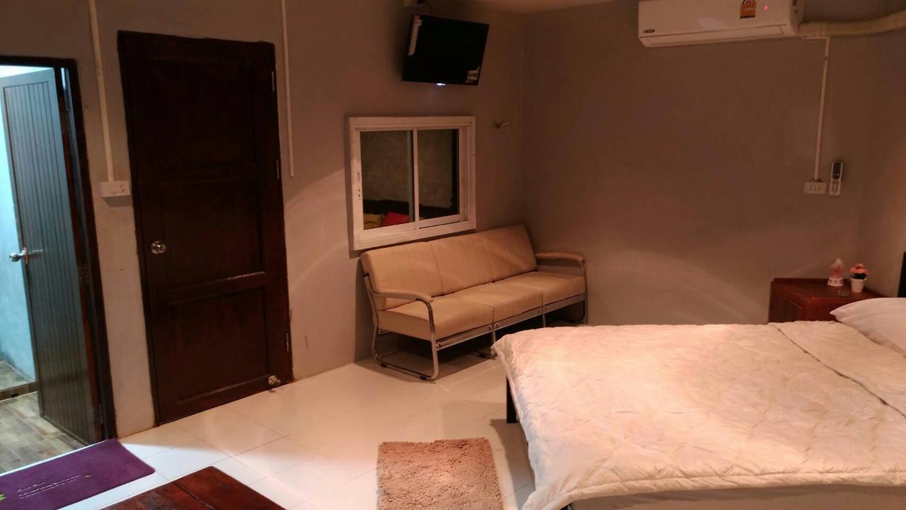 Pk Hostel Phra Nakhon Si Ayutthaya Luaran gambar