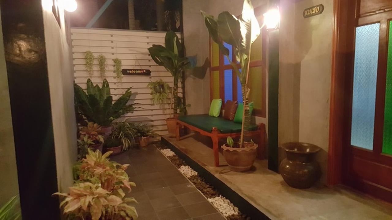 Pk Hostel Phra Nakhon Si Ayutthaya Luaran gambar
