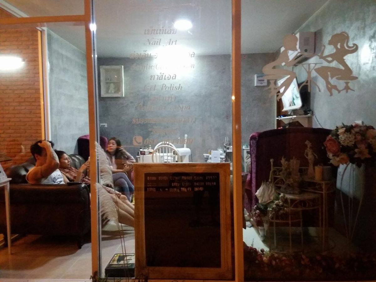 Pk Hostel Phra Nakhon Si Ayutthaya Luaran gambar