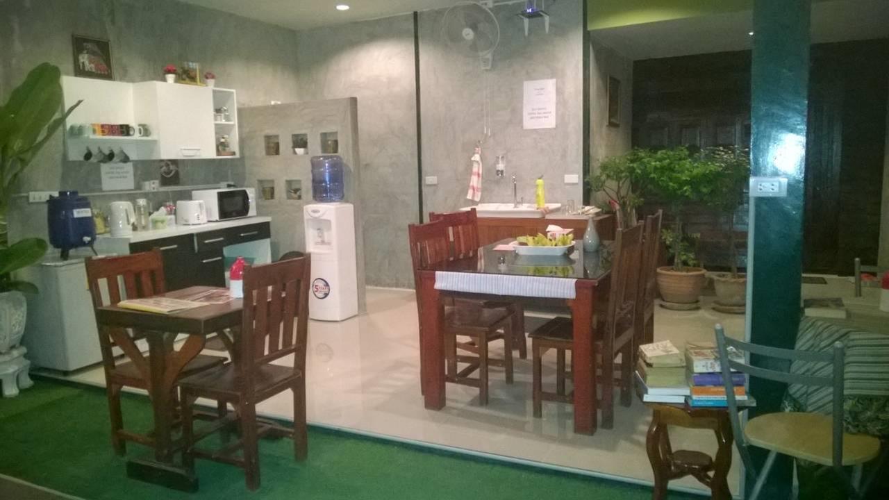 Pk Hostel Phra Nakhon Si Ayutthaya Luaran gambar