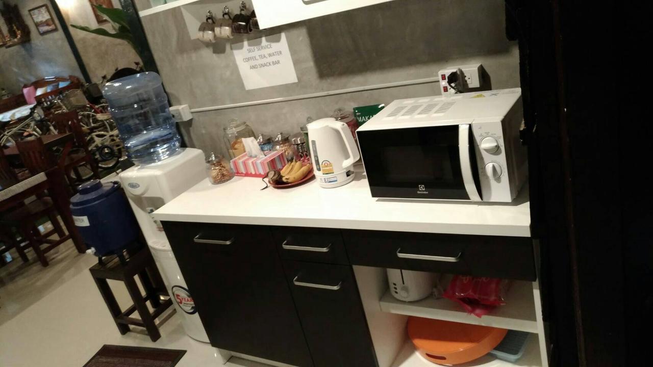 Pk Hostel Phra Nakhon Si Ayutthaya Luaran gambar
