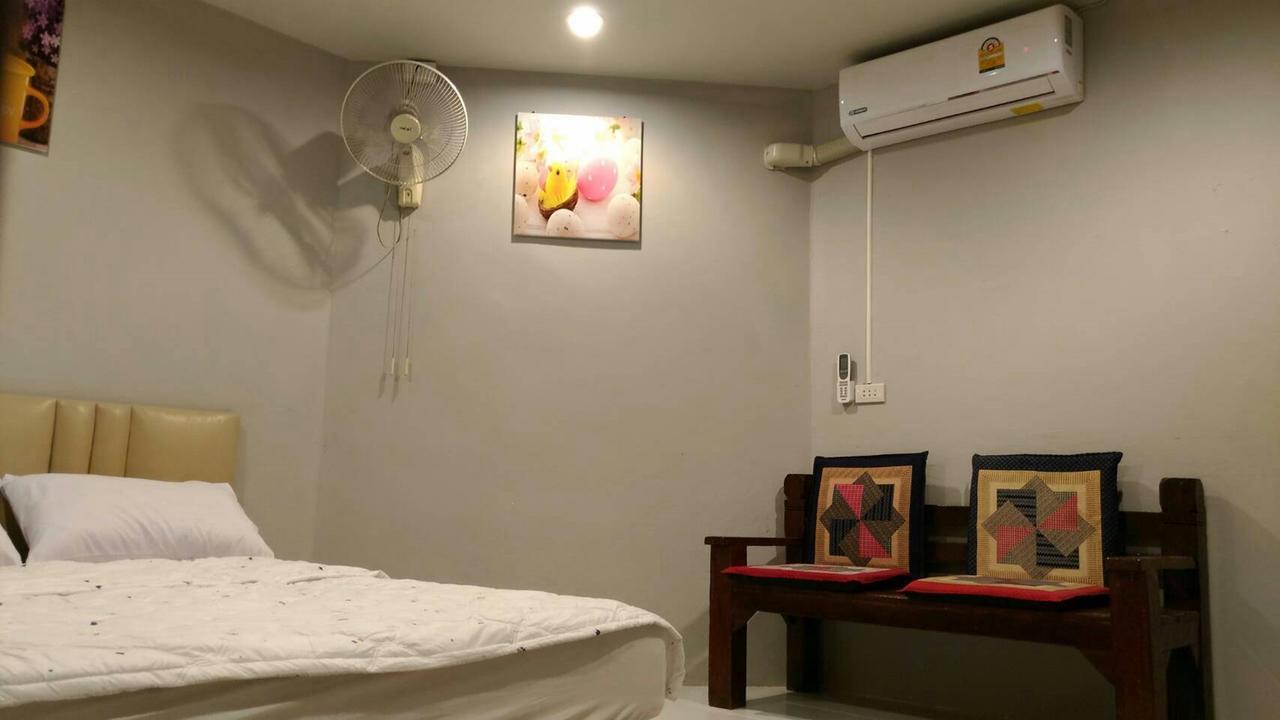 Pk Hostel Phra Nakhon Si Ayutthaya Luaran gambar