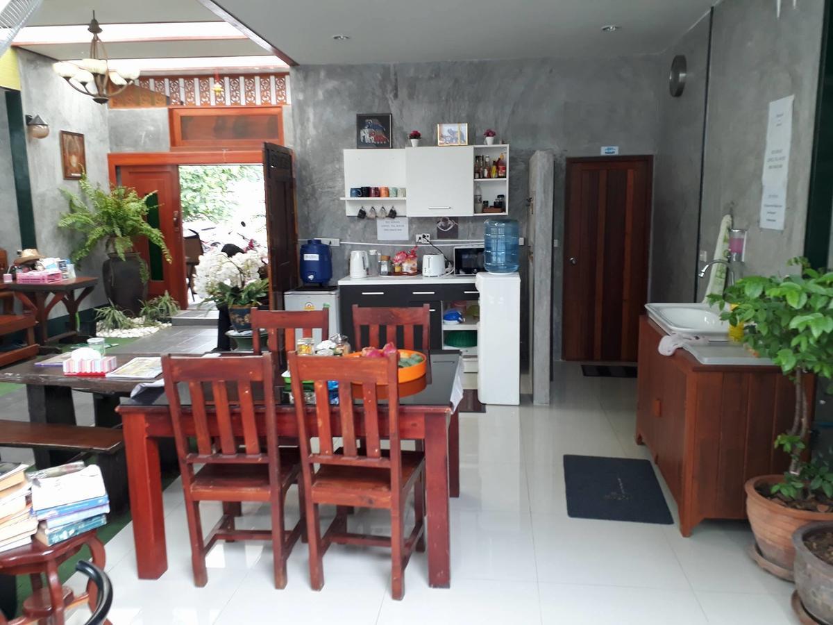 Pk Hostel Phra Nakhon Si Ayutthaya Luaran gambar