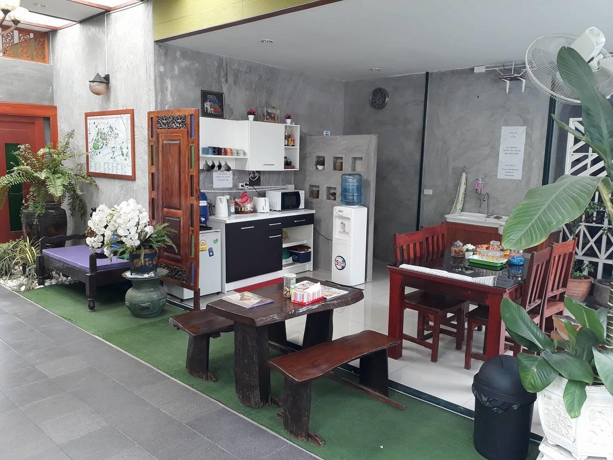 Pk Hostel Phra Nakhon Si Ayutthaya Luaran gambar