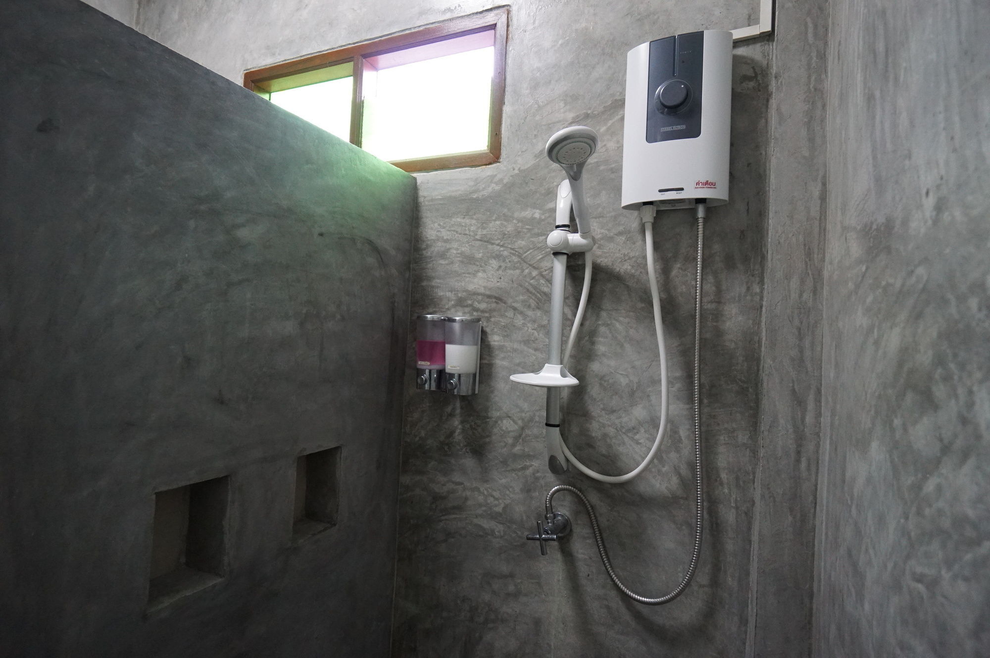 Pk Hostel Phra Nakhon Si Ayutthaya Luaran gambar